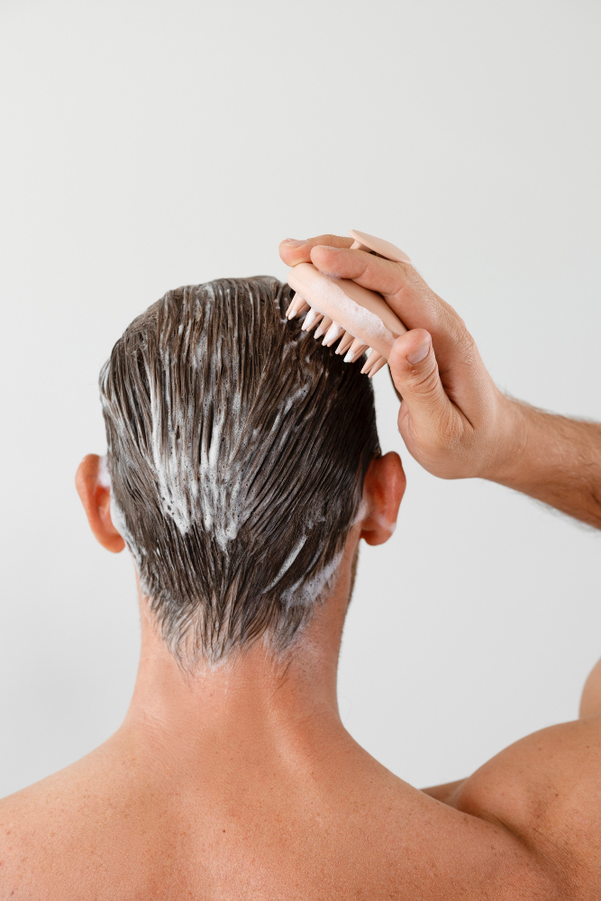 Peeling skóry głowy – fakty i mity